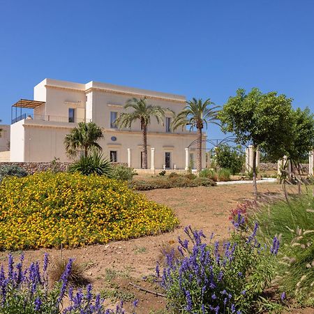 Il Giardino Grande - Dimora In Salento Bed & Breakfast Parabita Bagian luar foto