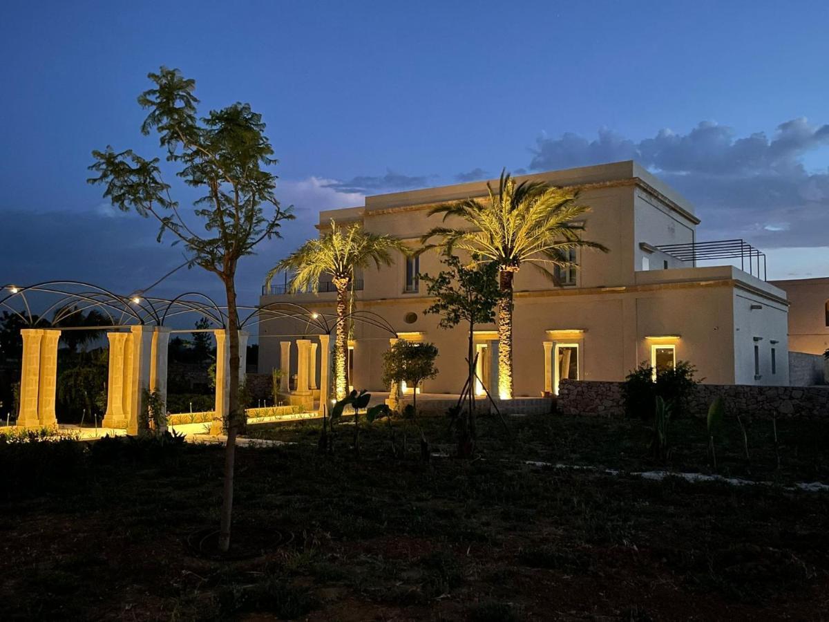 Il Giardino Grande - Dimora In Salento Bed & Breakfast Parabita Bagian luar foto