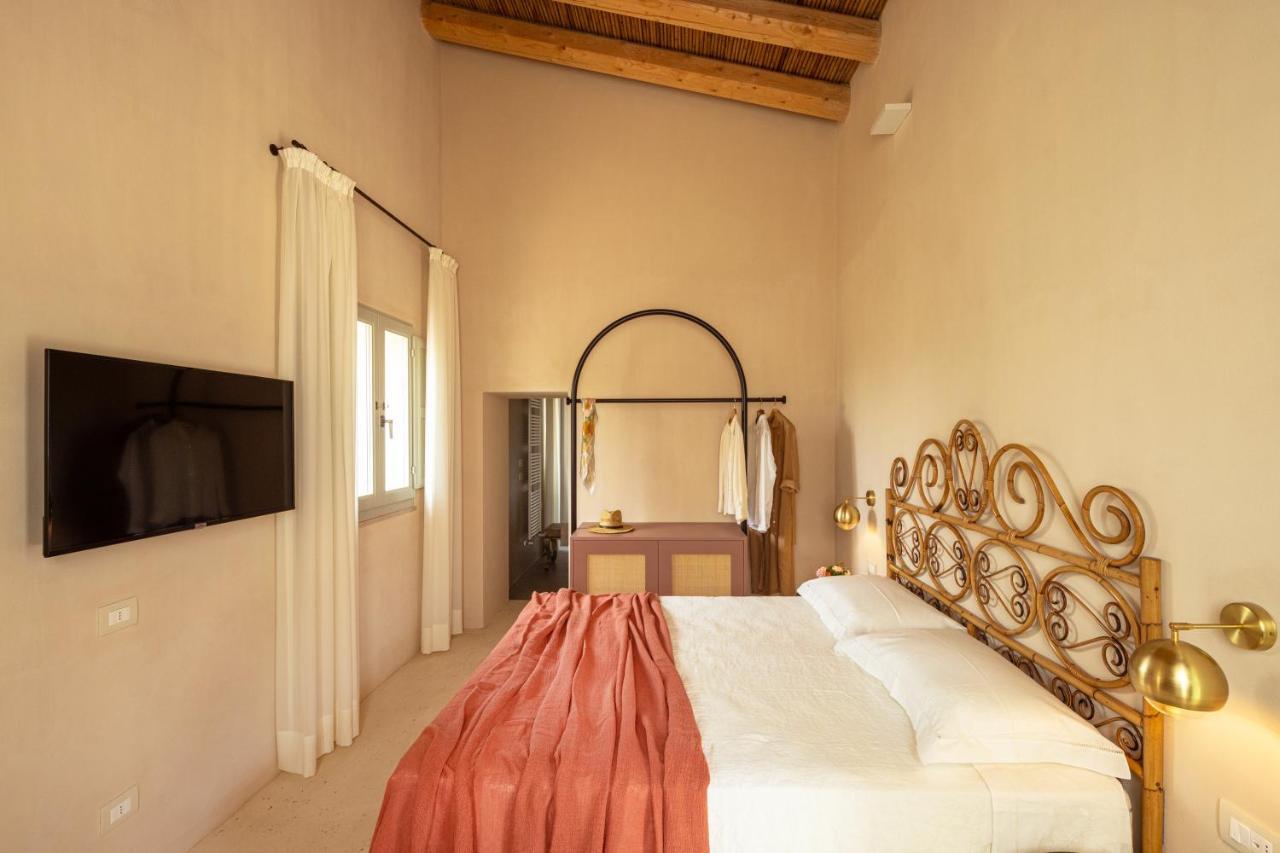 Il Giardino Grande - Dimora In Salento Bed & Breakfast Parabita Bagian luar foto