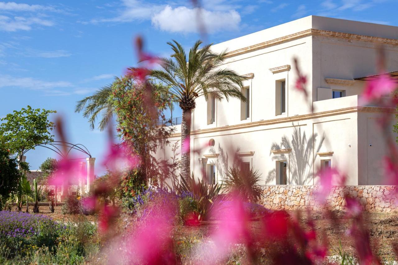 Il Giardino Grande - Dimora In Salento Bed & Breakfast Parabita Bagian luar foto
