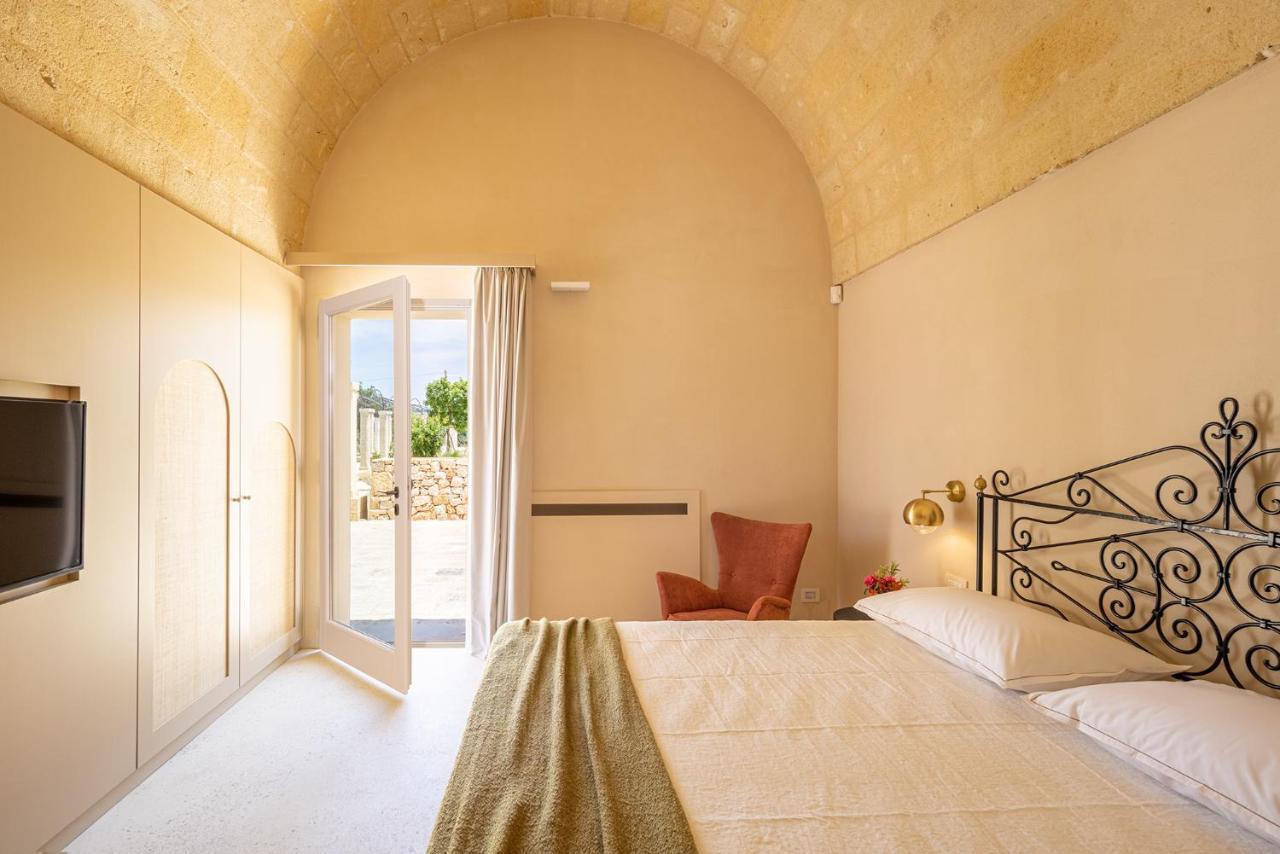 Il Giardino Grande - Dimora In Salento Bed & Breakfast Parabita Bagian luar foto