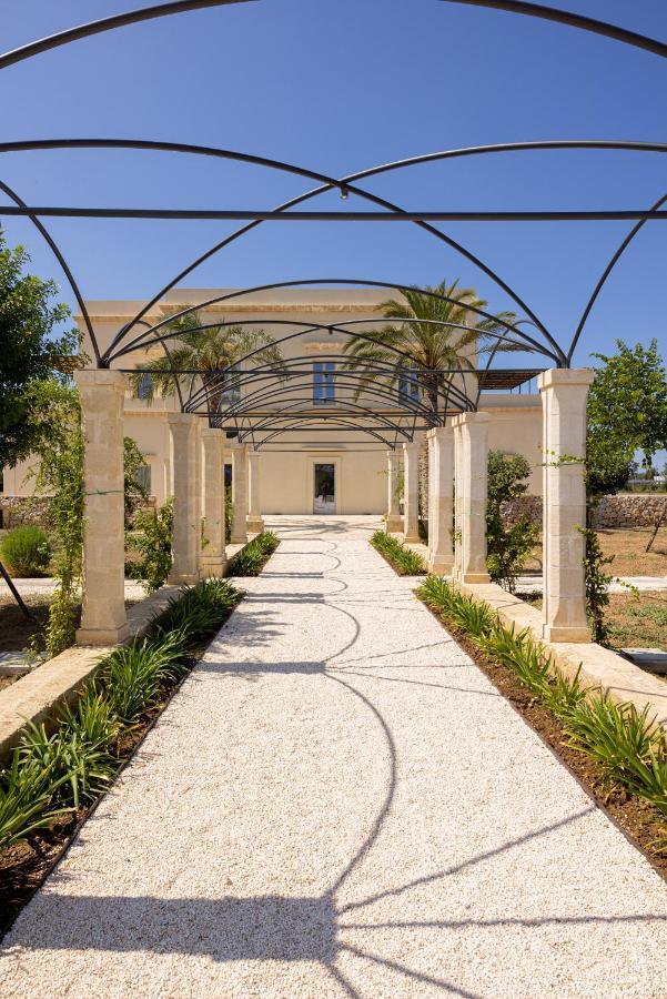Il Giardino Grande - Dimora In Salento Bed & Breakfast Parabita Bagian luar foto