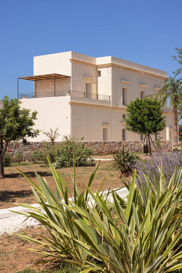 Il Giardino Grande - Dimora In Salento Bed & Breakfast Parabita Bagian luar foto
